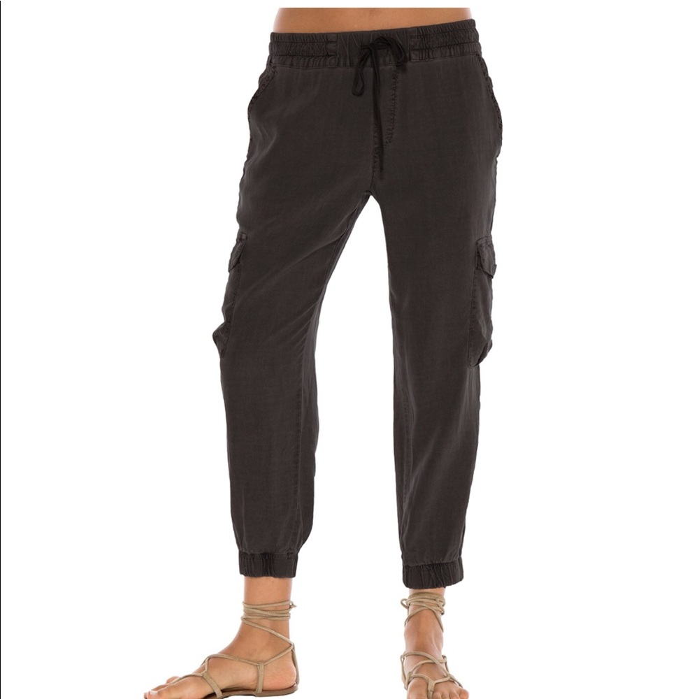 Bella Dahl Flap pocket jogger in Navy - S - Picture 1 of 8